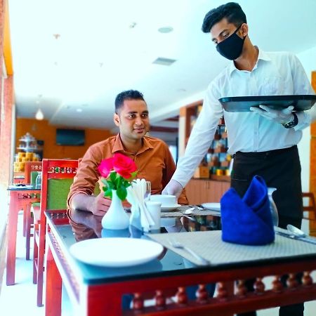 فندق وسبا هيل بالاس Kochi المظهر الخارجي الصورة
