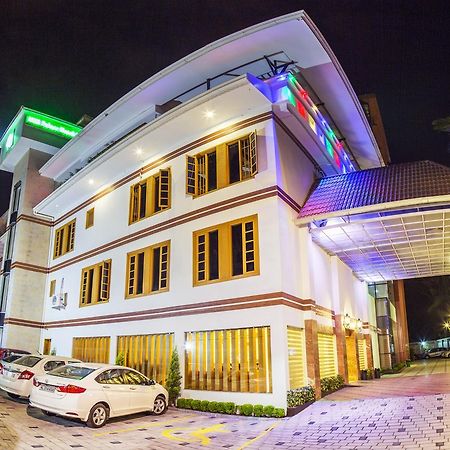 فندق وسبا هيل بالاس Kochi المظهر الخارجي الصورة