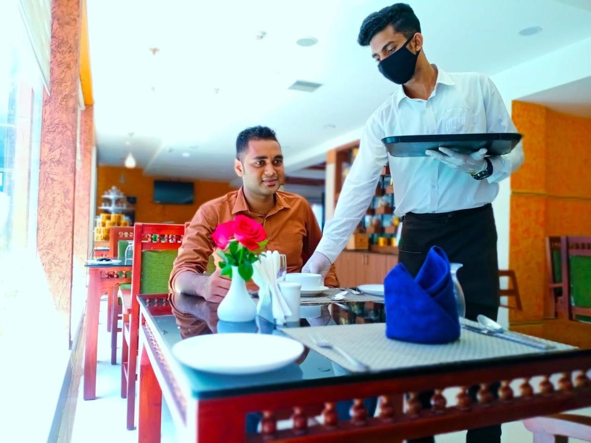 فندق وسبا هيل بالاس Kochi المظهر الخارجي الصورة