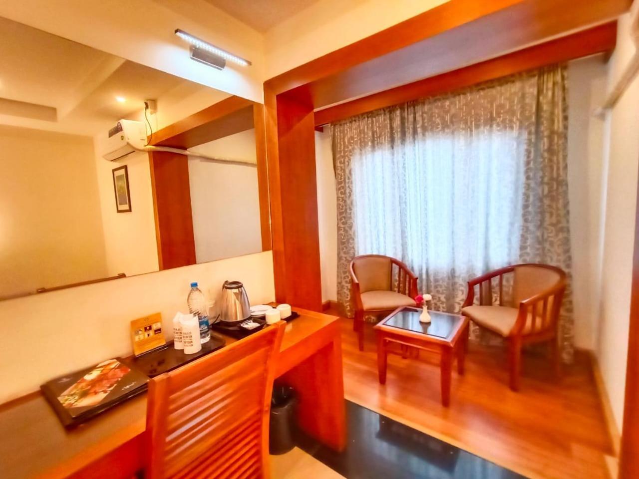 فندق وسبا هيل بالاس Kochi المظهر الخارجي الصورة